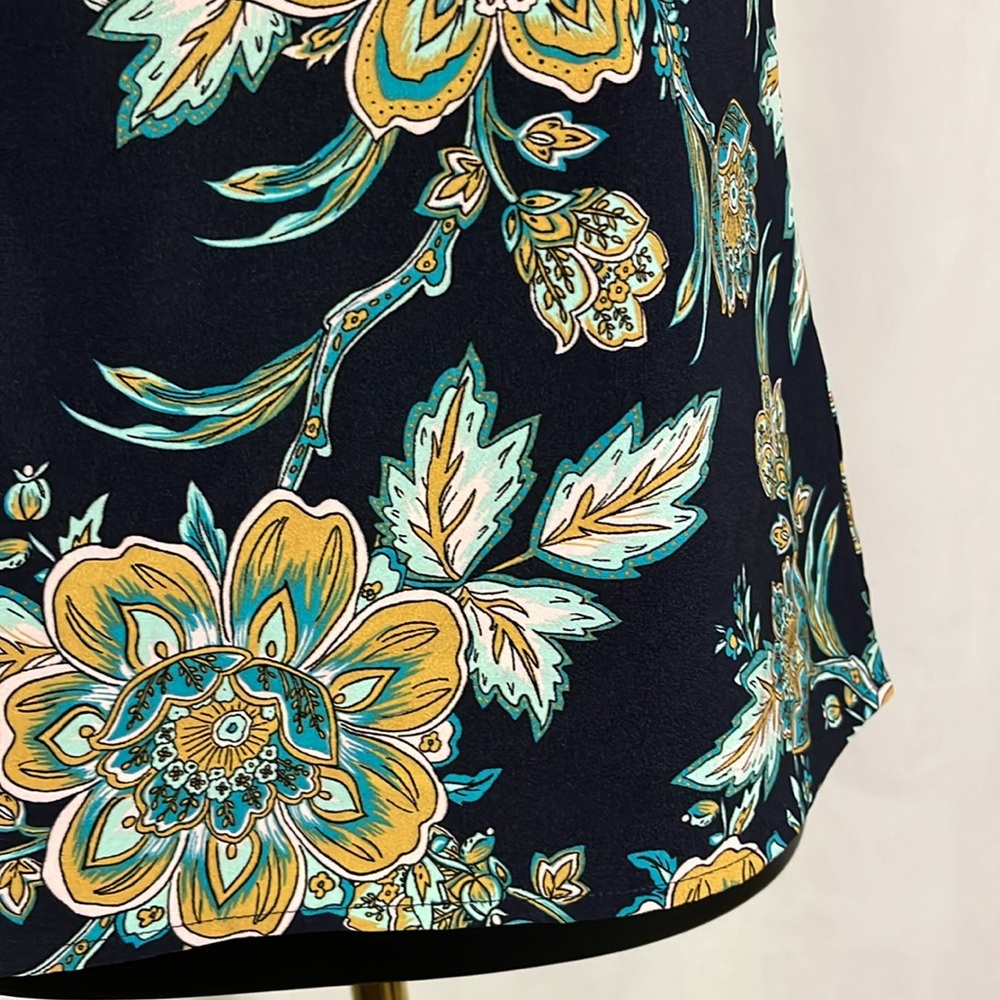 ๐ 6 for $35 โข J. Crew Factory Navy Multicolor Floral Sleeveless Ruffled Blouse - Picture 9 of 16